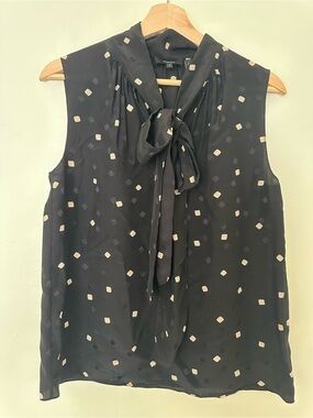 Theory Black Sleeveless Tie-Neck Blouse with Cream Geo Print
